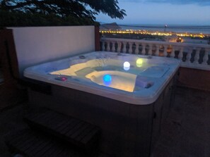Terrace/patio - -Villa Savannah- private pool + jacuzzi, tropical garden, great views & tranquillity (Atogo)