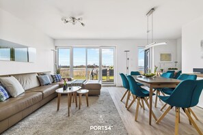 Tv, pejs, bordtennisbord, videobibliotek