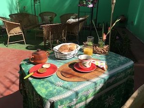 Bao gồm bữa sáng kiểu Âu hàng ngày