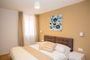4 bedrooms, in-room safe, iron/ironing board, WiFi