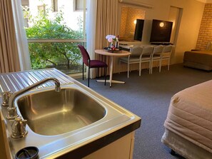 Family dining - Apollo Motel Parkes (Parkes)