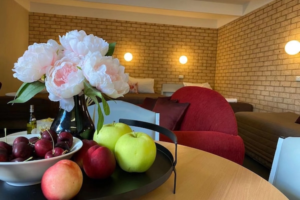 Caja de seguridad en la habitación y escritorio