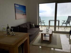 TV, fireplace, books - Private hillside location ★★★★ with special views, ideal for couples (Medveja)