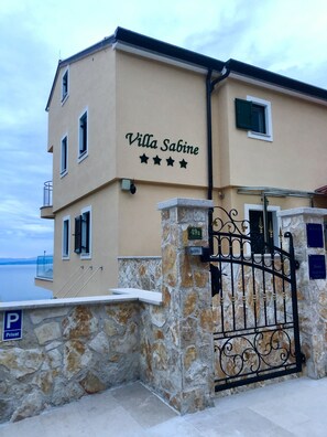 Exterior - Private hillside location ★★★★ with special views, ideal for couples (Medveja)