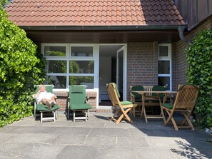 Outdoor dining - Langeoog: Cozy vacation home with sun terrace (Langeoog)