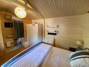 4 chambres, fer et planche à repasser, Wi-Fi gratuit, draps fournis