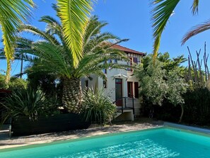 Piscine extérieure, piscine chauffée