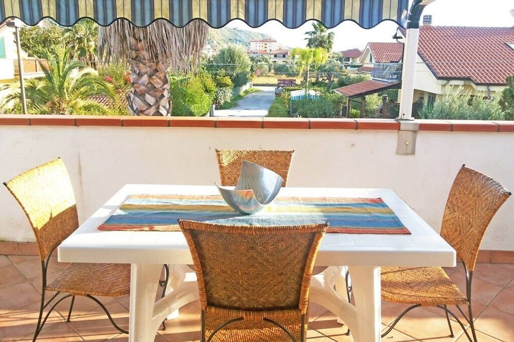 A truly sweet and tasteful apartment only 180 from the sandy beach.