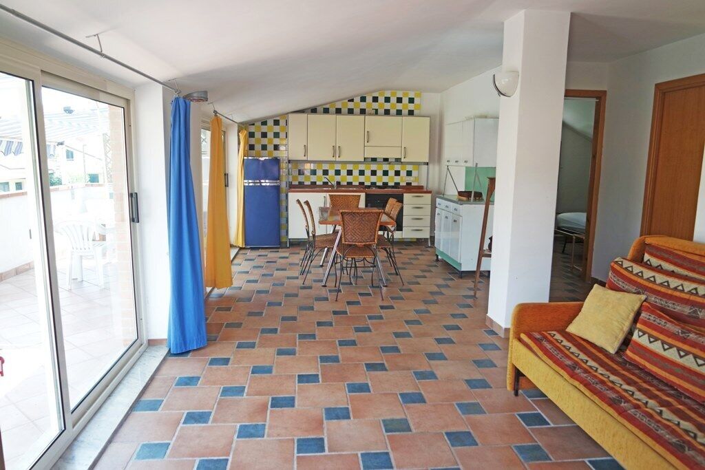 A truly sweet and tasteful apartment only 180 from the sandy beach.