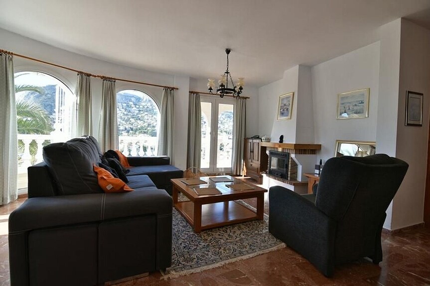 Villa Située Au Calme Offrant Des Vues Panoramiques Sur La Mer - Calp