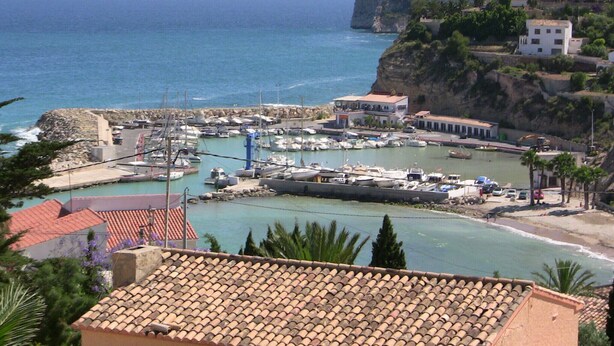 A coastal town with a marina, buildings with red-tiled roofs, and a cliff overlooking the sea. - Peaceful Villa with heavenly sea view and panoramic view (Calp)