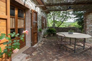 Outdoor dining - Beautiful accommodation in a quiet location and with a huge garden,Wi-Fi,t5 (Pomaia)
