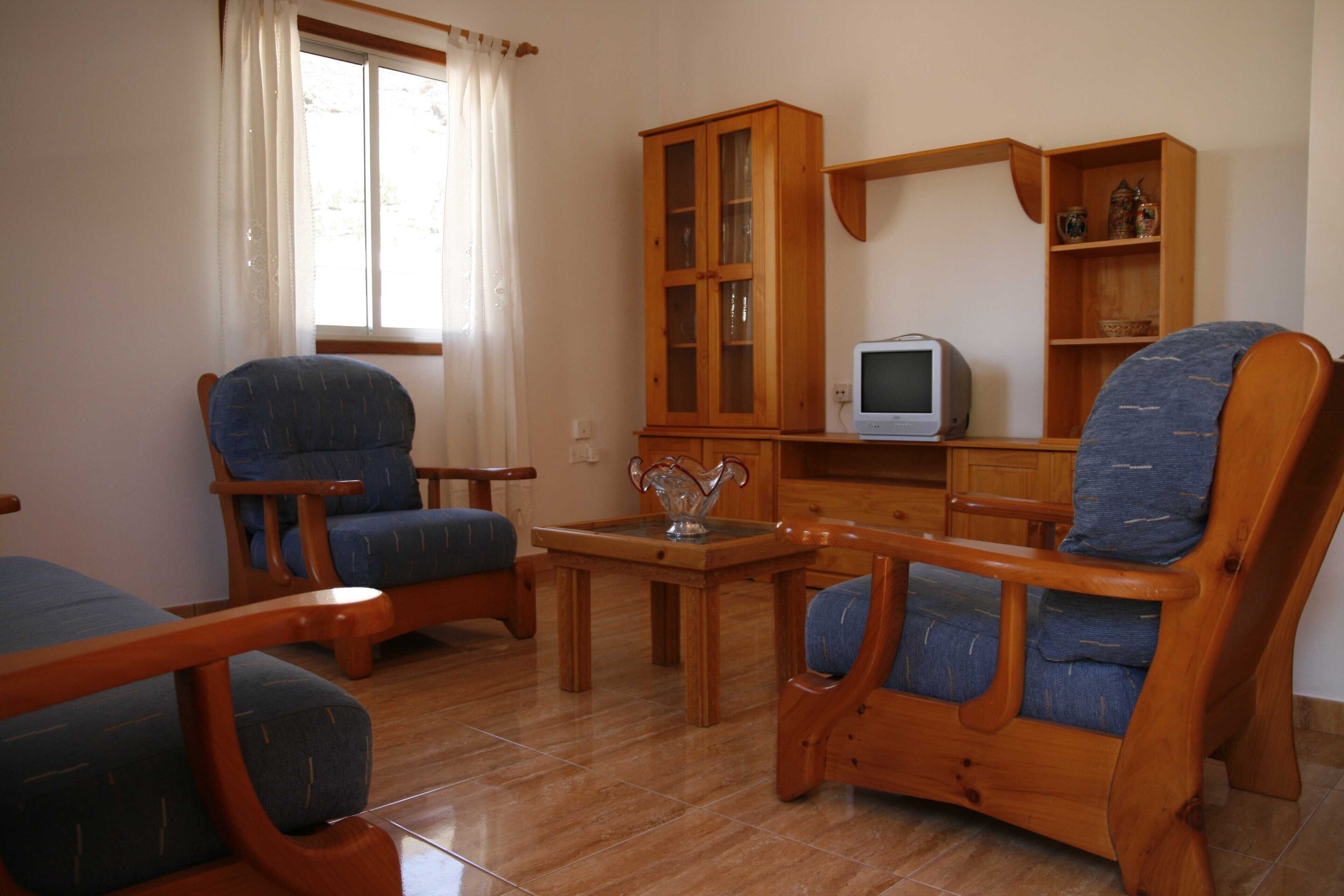 Holiday cottage in the village, off the main road, with Wi-Fi