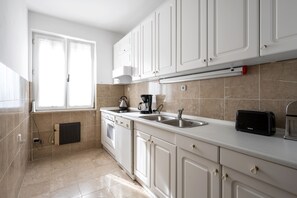 Fridge, oven, stovetop, coffee/tea maker - High quality furnished apartment in Split (Split)