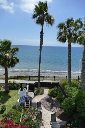 Property grounds - Bahía Feliz - exclusive villa directly besides the sea (San Bartolome de Tirajana)