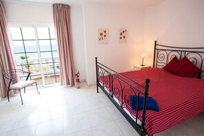 3 bedrooms, in-room safe, iron/ironing board, free WiFi - Bahía Feliz - exclusive villa directly besides the sea (San Bartolome de Tirajana)