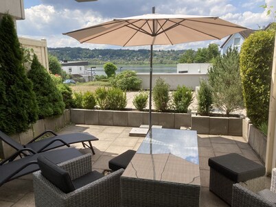 Modern, premium lake view vacation apartment over 2 floors