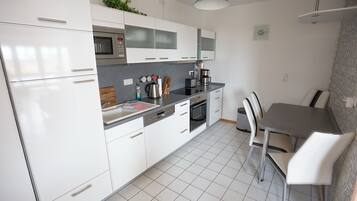 Refrigerador, microondas, parrilla de estufa y lavavajillas