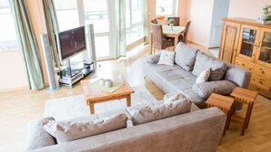 TV - Nice quiet apartment with a view of the water and free WiFi  (Greifswald)