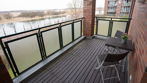 Terrace/patio - Nice quiet apartment with a view of the water and free WiFi  (Greifswald)