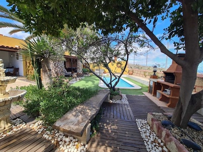 Romantic, historic country house with tropical garden