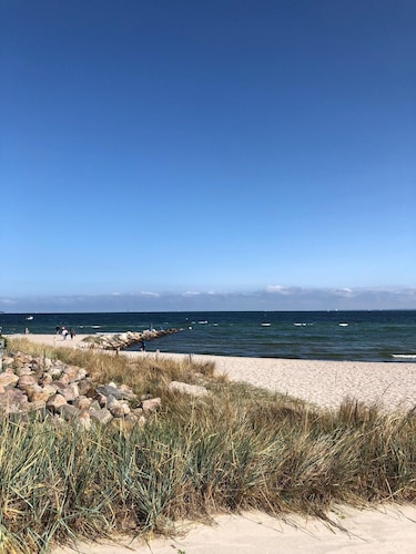 Ranta pesä Scharbeutz / Haffkrug, 20 metriä Itämeren rannalle 