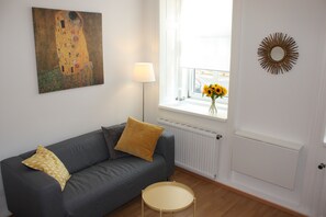 Tv, dvd-afspiller, bøger, stereoanlæg