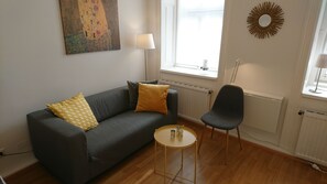 Tv, dvd-afspiller, bøger, stereoanlæg