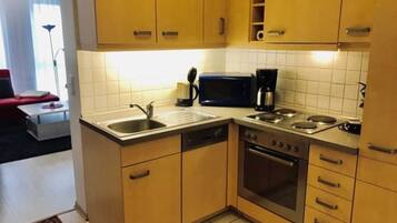 Kühlschrank, Mikrowelle, Ofen, Geschirrspüler