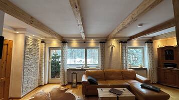 Smart TV, consola de videojuegos, reproductor de DVD y tenis de mesa