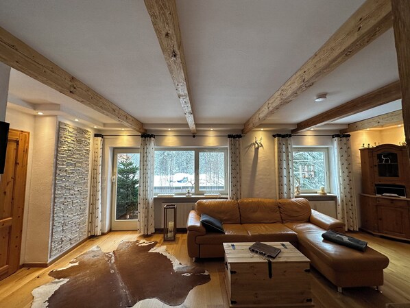 Smart-TV, TV-spill, DVD-spiller og bordtennis