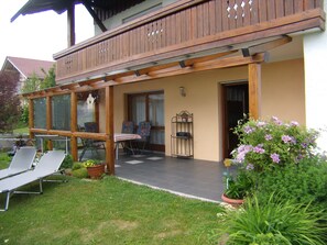 屋外ダイニングエリア