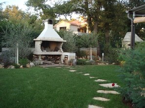 Property grounds - 4 +2 pers. FREE Wi-Fi, AIR, & GARDEN GRILL, FAMILY FRIENDLY (Kukci)