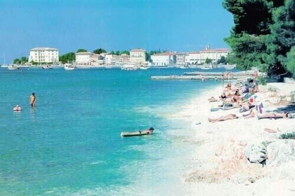 Una playa cerca