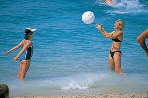 Beach nearby - 4 +2 pers. FREE Wi-Fi, AIR, & GARDEN GRILL, FAMILY FRIENDLY (Kukci)