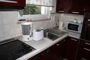 Refrigerador, microondas, horno, placa de cocina