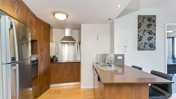 Apartemen Keluarga, Beberapa Tempat Tidur, Bebas Asap Rokok, pemandangan gunung | Dapur pribadi | Lemari es besar, microwave, oven, dan kompor