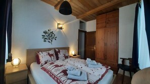 3 bedrooms, iron/ironing board, travel cot, free WiFi