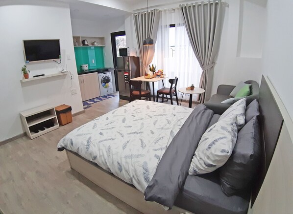 Standard Studio | Desk, blackout drapes, iron/ironing board, free WiFi