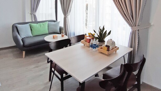 Deluxe Studio | In-room dining