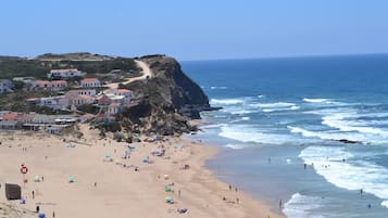 Camastros y toallas de playa