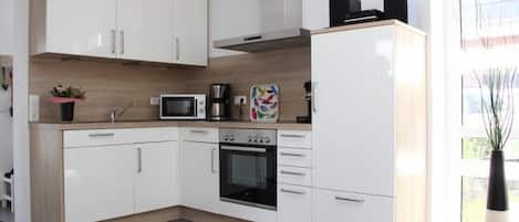 Refrigerador, microondas, horno y lavavajillas