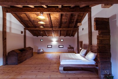 Historic farmhouse with sauna, pond and hot tub