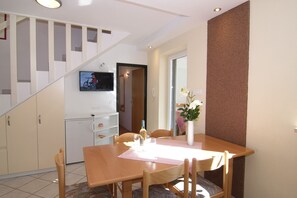 Dining - Large apartment just 300m from the beach in Porec (Porec)