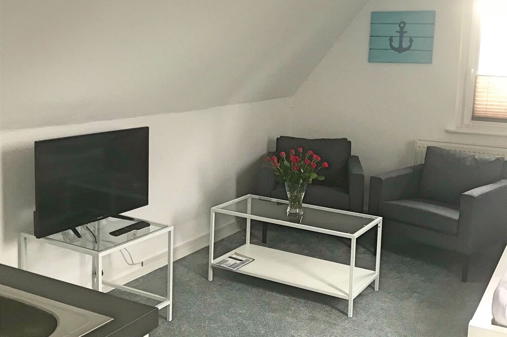 Modern top floor apartment, Hamburg North-West, FREE Wifi