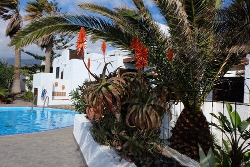 Beautiful house with sea views, swimming pool and large sun terrace for 4 pers.