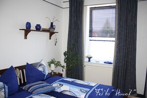 2 soverom, skrivebord, strykejern/-brett og wi-fi (inkludert)