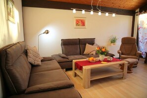 TV, lettore DVD, libri
