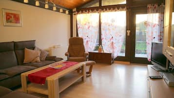 Fernseher, DVD-Player, Bücher