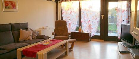 TV, lettore DVD, libri